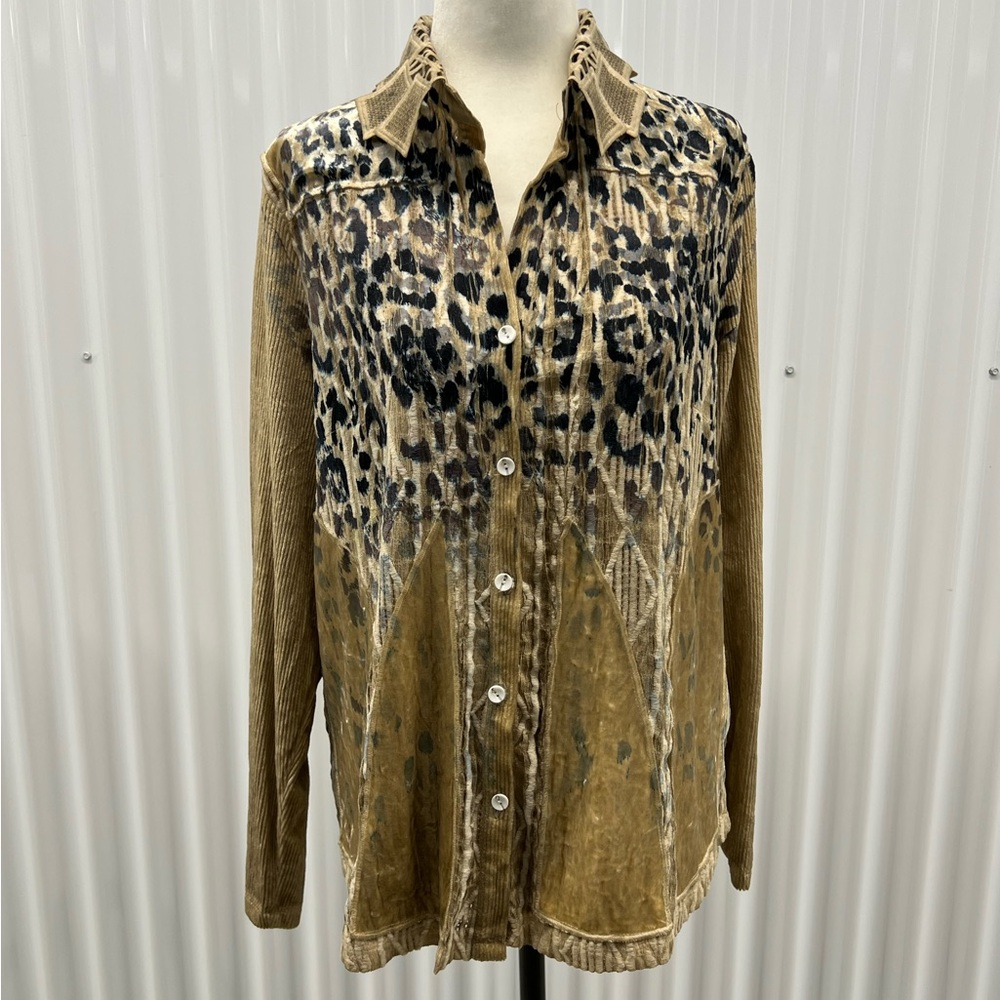 Picadilly Canada Leopard & Geometric Textured Button-Up Top (Size L)